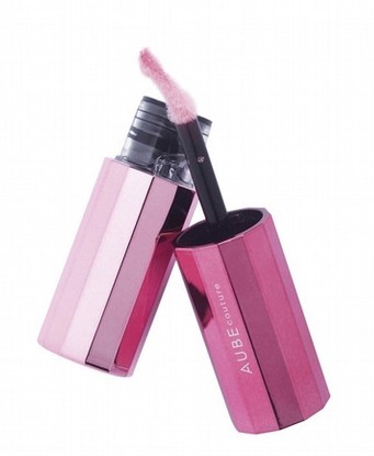 强大假睫毛眼妆 轻易塑造电力眼神