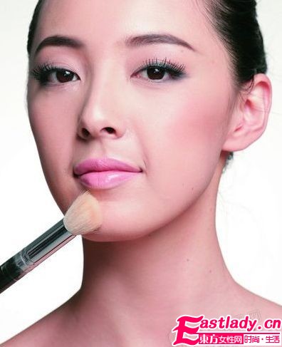 7大给力秘笈 妆出艳羡小V脸
