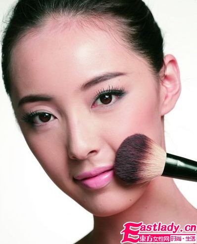 7大给力秘笈 妆出艳羡小V脸
