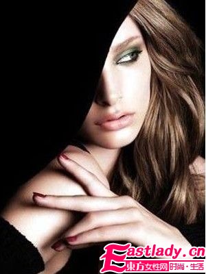 2011新派烟熏 妆 出撩人派对Queen