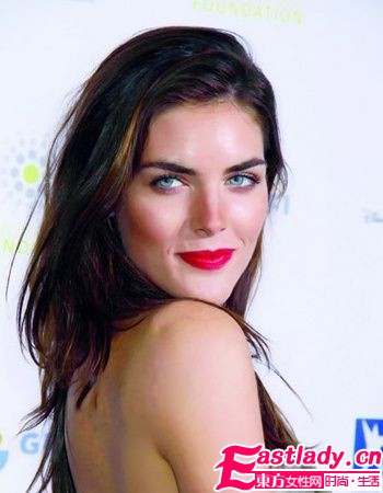 岁末提升人气 欧美女星上演无辜妆容