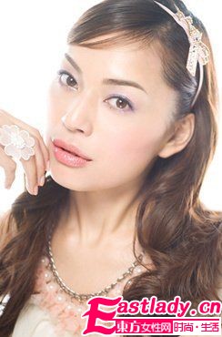 新年新开始 轻熟女冷暖平衡扮嫩妆