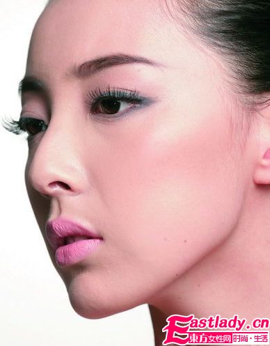 7大给力秘笈 妆出艳羡小V脸
