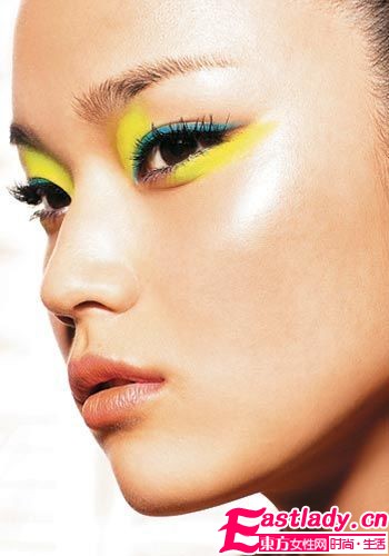 让眼睛增亮变大的彩妆诀窍