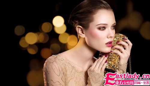 Chanel圣诞系列彩妆单品璀璨上市