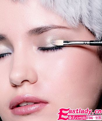 麻豆示范 [妆]出寒冬日系新派烟熏