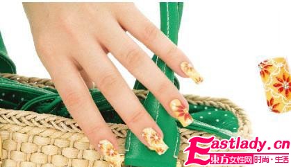 搭配季来临 当动人美甲遭遇手袋