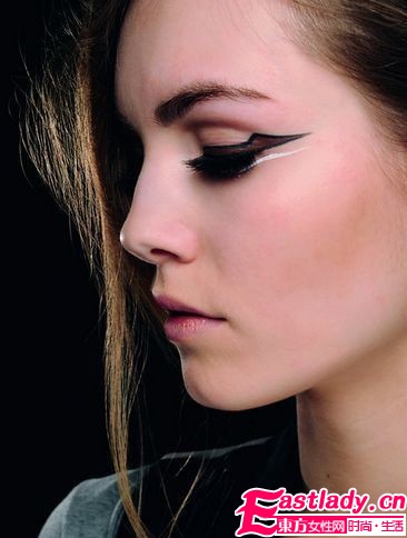 秋冬T台美妆新势力 惹火惊艳闪耀秀场