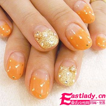 日系法式美甲 指尖亮色轻盈绽放