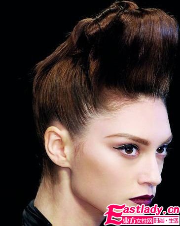 秋冬T台美妆新势力 惹火惊艳闪耀秀场