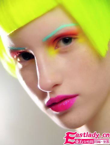 秋冬T台美妆新势力 惹火惊艳闪耀秀场