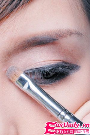 桃花滚滚来 妆 无辜电眼美妞