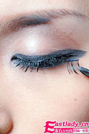 桃花滚滚来 妆 无辜电眼美妞