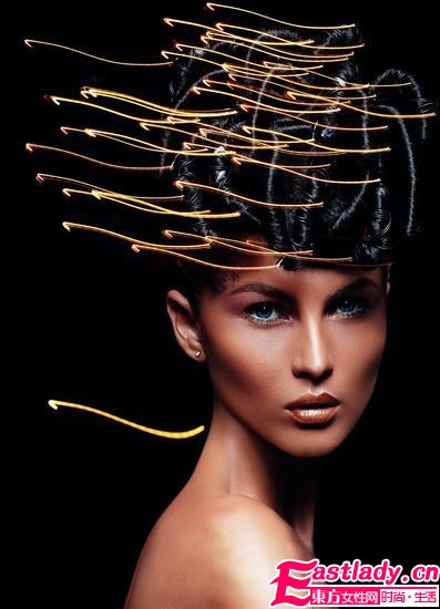 时尚大赏 2款极具未来感梦幻妆容