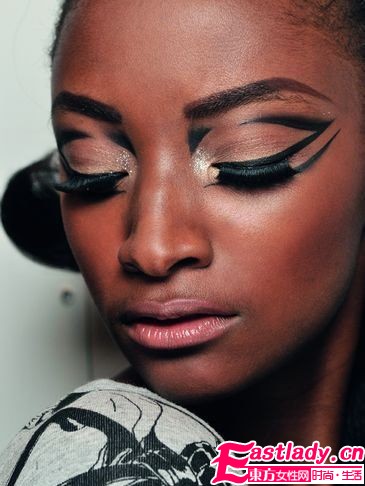 秋冬T台美妆新势力 惹火惊艳闪耀秀场