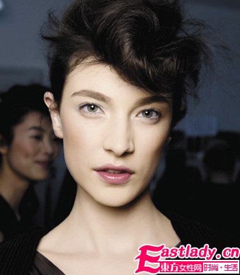 潮流预告 2010秋冬妆容异彩魅惑