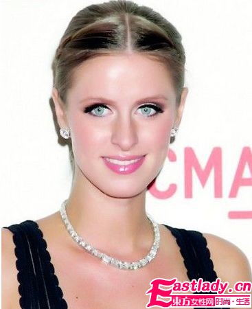 15位美人亲身示范初冬潮流美妆