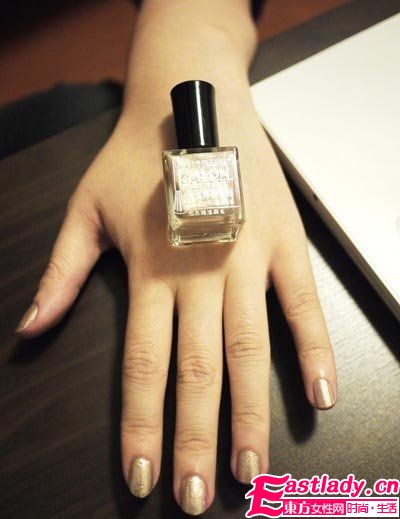 半月形美甲DIY 简约混搭大牌范