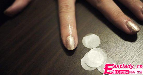 半月形美甲DIY 简约混搭大牌范