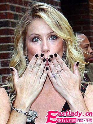 时尚Icon初秋8款甲色女星大爱