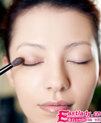 麻豆示范 10步 妆 出温柔无辜感