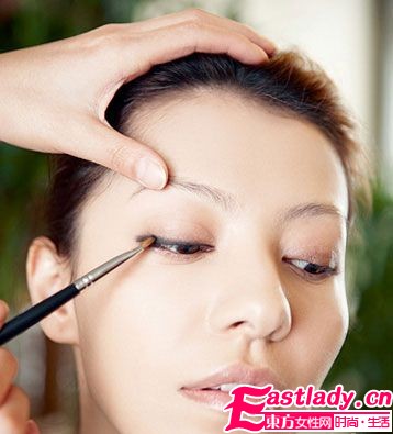 麻豆示范 10步 妆 出温柔无辜感