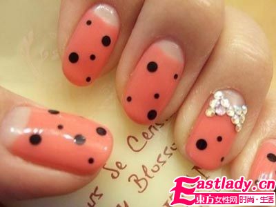 初秋新色美甲 独一无二的指尖风情