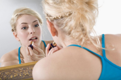 口红太干脱皮怎么解决 内外调理很重要