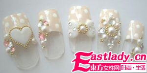 粉嫩桃心美甲 甜美从指间开始