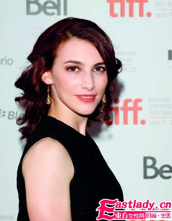 优雅风情 盘点好莱坞女星最新风情立体妆容(组图)