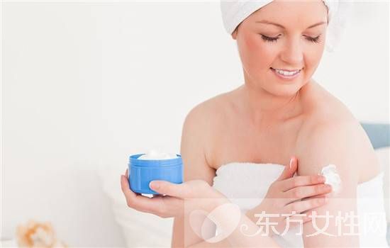 皮肤干燥起皮怎么办 只需4招轻松解决