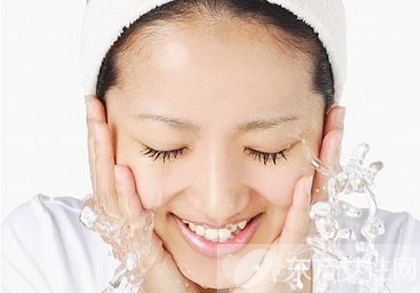 用醋洗脸好吗 日常生活中如何正确洗脸方法推荐
