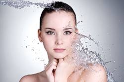 温水洗脸有什么好处 用什么样的水洗脸最好