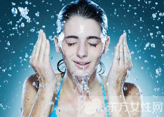 揭正确的美容护肤手法 精华可不是随便涂的