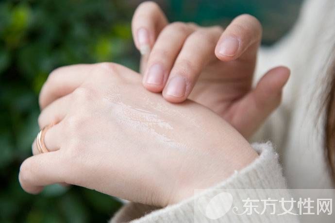 揭正确的美容护肤手法 精华可不是随便涂的