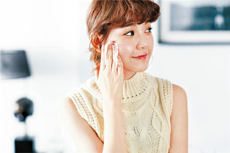 平时没时间做肌肤保养 利用周末时间把肌肤补回来