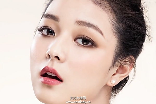 裸妆需要哪些化妆品 简单五步骤让你轻松学会