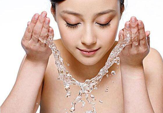 白糖洗脸去痘印法 让你摆脱痘印烦恼