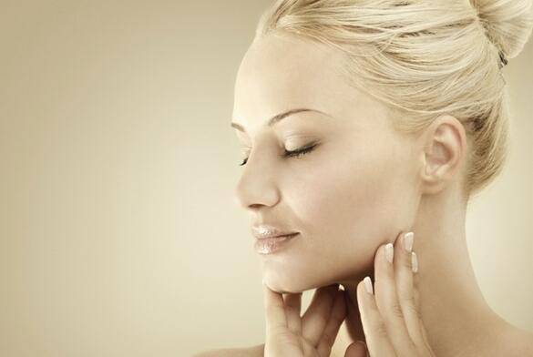 白头粉刺是怎么形成的 该如何去除