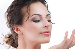 敏感肌肤用什么护肤品？