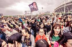 红唇大法 vs 咬唇萌技  自然堂教你玩转音乐节