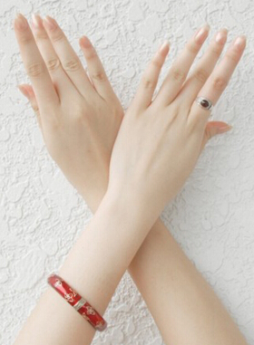 头发干燥怎么办 身体干燥部位该如何保湿