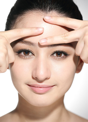 女性美容护肤 怎样去除令人苦恼的抬头纹呢