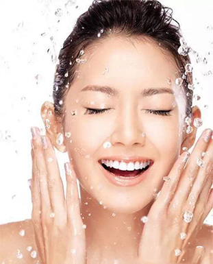 冬季避免进入补水保湿的误区 正确补水保湿的措施