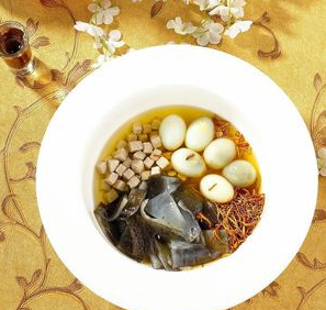 女性冬季必喝中医养生美容汤