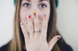 怎样去眼部皱纹 三招抚平眼部皱纹