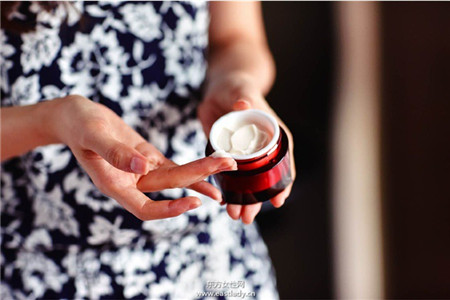 跟当红女星学敷面膜 肌肤好到爆