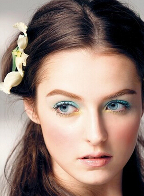 黑眼圈怎么办 化妆遮盖黑眼圈的技巧