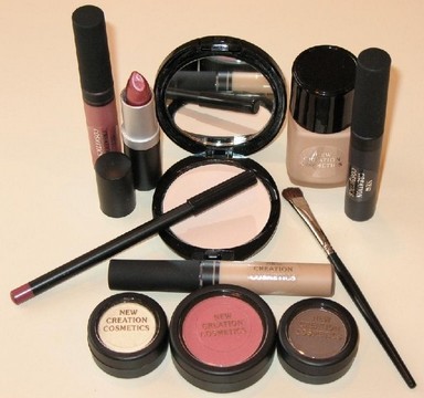 女性美容护肤 化妆品小样与正品是一样的吗