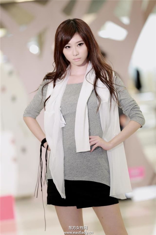 宅男女神张景岚发素颜照澄清未整容